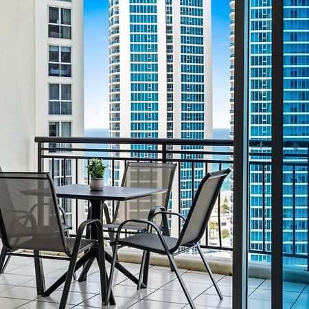 Chevron Renaissance - Self Contained & Privately Managed Apartments โกลด์โคสต์ ภายนอก รูปภาพ
