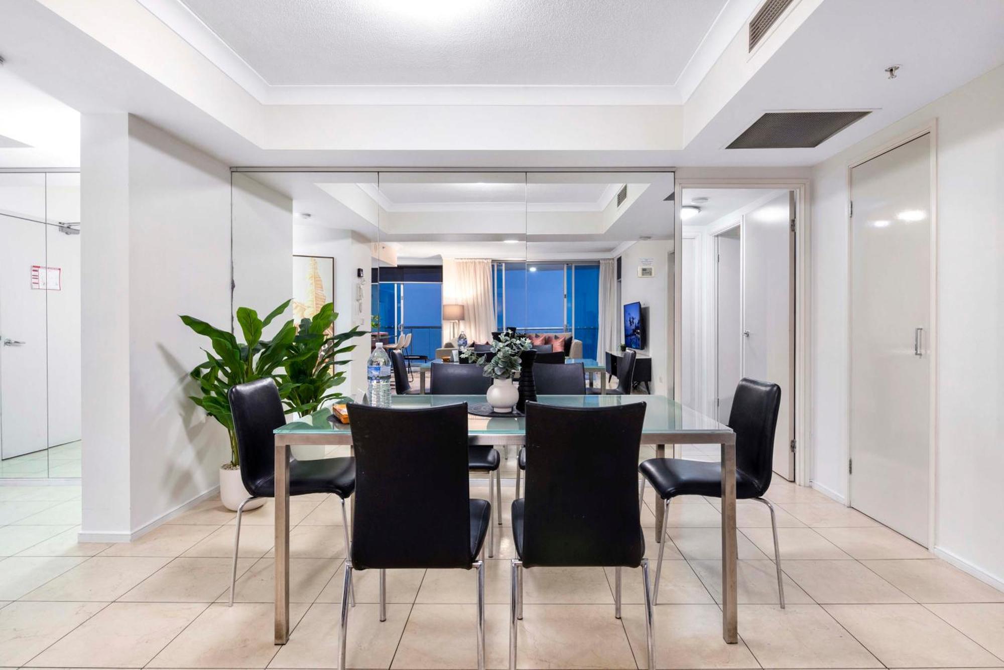 Chevron Renaissance - Self Contained & Privately Managed Apartments โกลด์โคสต์ ภายนอก รูปภาพ