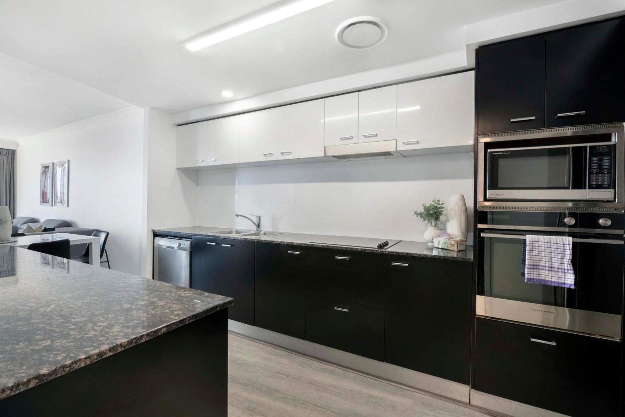 Chevron Renaissance - Self Contained & Privately Managed Apartments โกลด์โคสต์ ภายนอก รูปภาพ