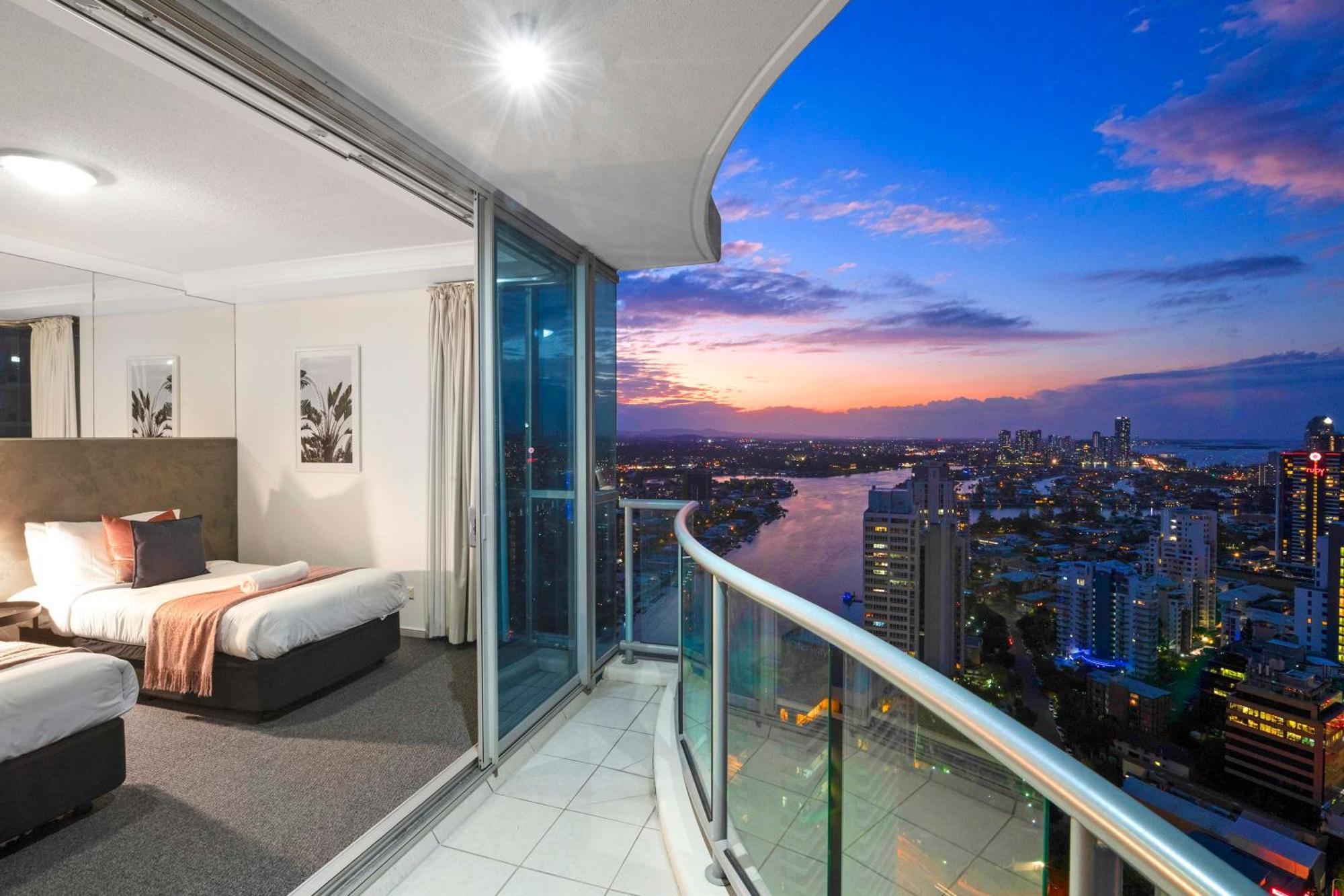 Chevron Renaissance - Self Contained & Privately Managed Apartments โกลด์โคสต์ ภายนอก รูปภาพ