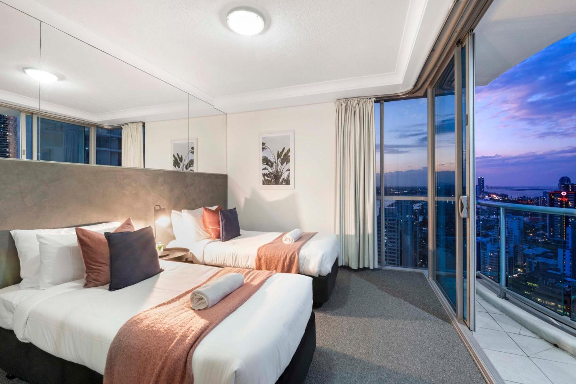Chevron Renaissance - Self Contained & Privately Managed Apartments โกลด์โคสต์ ภายนอก รูปภาพ