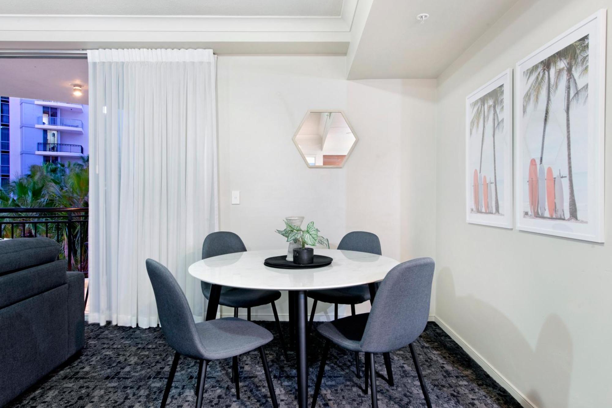 Chevron Renaissance - Self Contained & Privately Managed Apartments โกลด์โคสต์ ภายนอก รูปภาพ