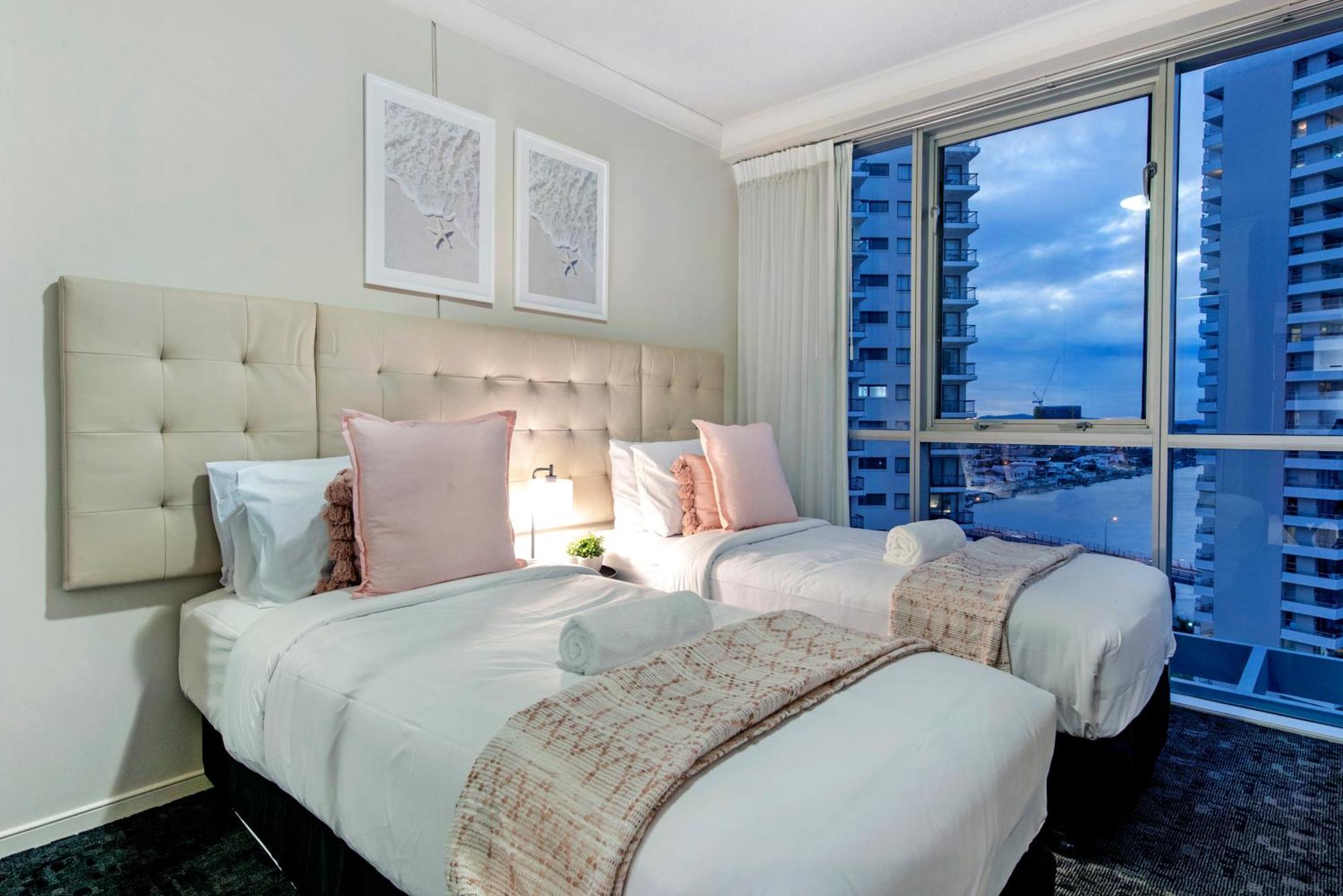 Chevron Renaissance - Self Contained & Privately Managed Apartments โกลด์โคสต์ ภายนอก รูปภาพ