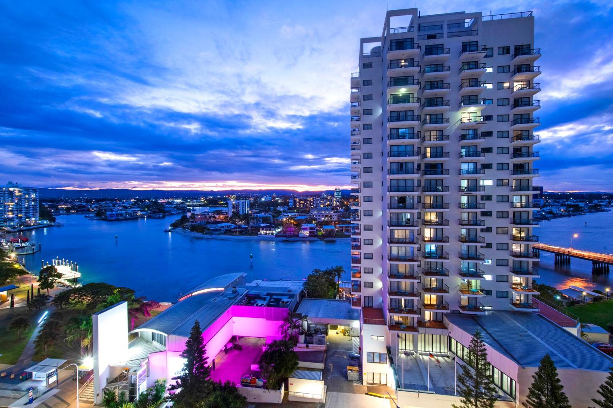 Chevron Renaissance - Self Contained & Privately Managed Apartments โกลด์โคสต์ ภายนอก รูปภาพ