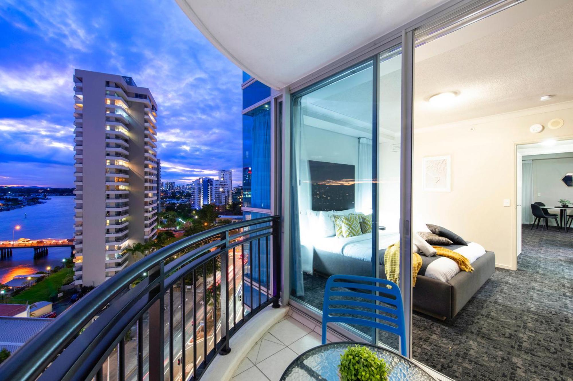 Chevron Renaissance - Self Contained & Privately Managed Apartments โกลด์โคสต์ ภายนอก รูปภาพ
