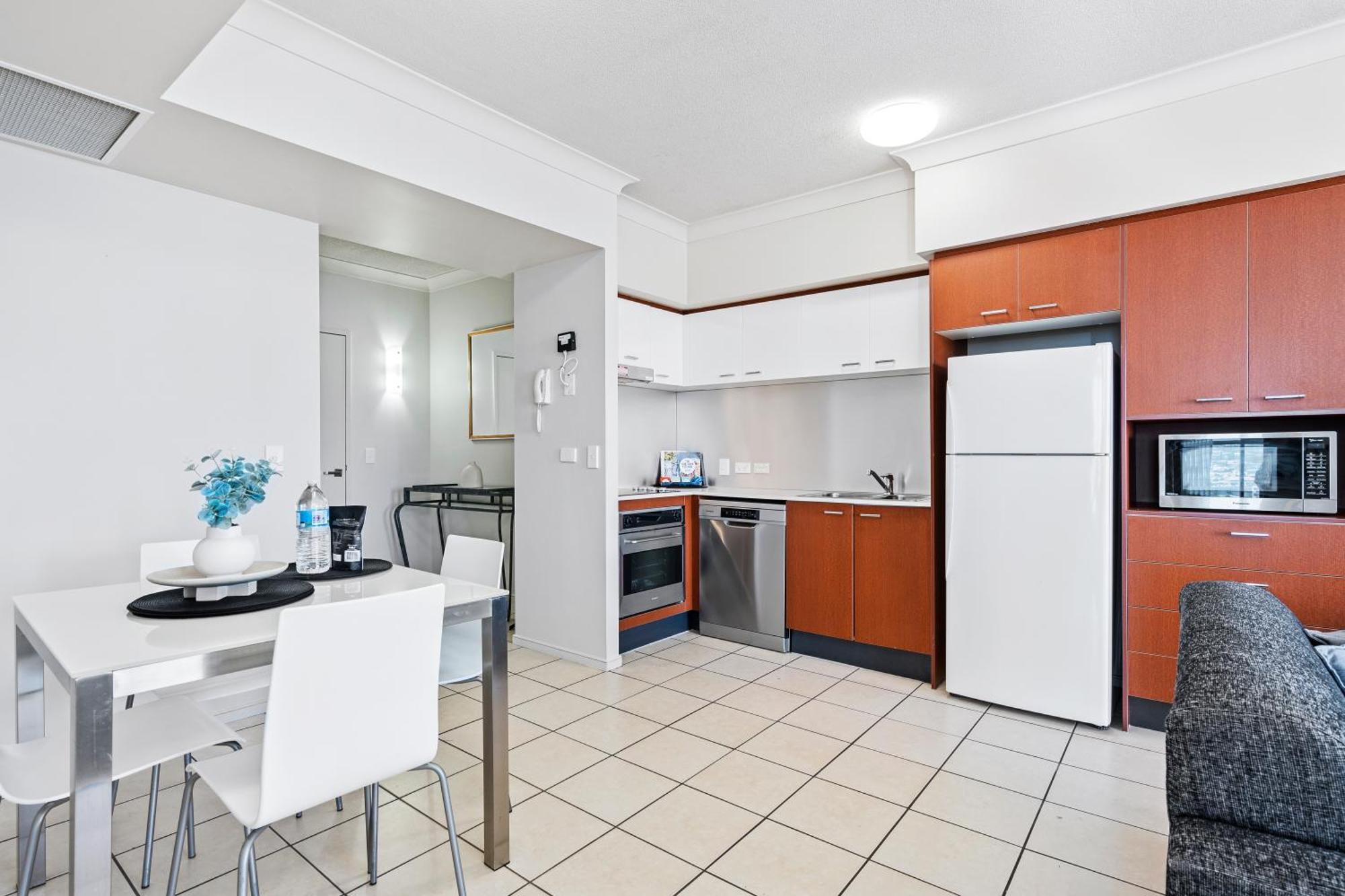 Chevron Renaissance - Self Contained & Privately Managed Apartments โกลด์โคสต์ ภายนอก รูปภาพ