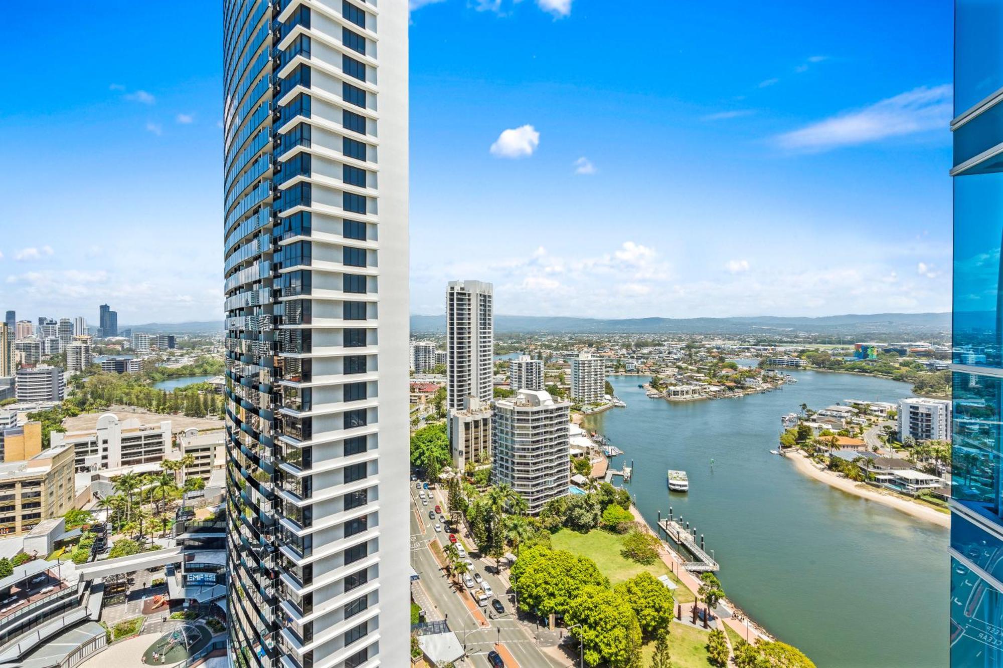 Chevron Renaissance - Self Contained & Privately Managed Apartments โกลด์โคสต์ ภายนอก รูปภาพ
