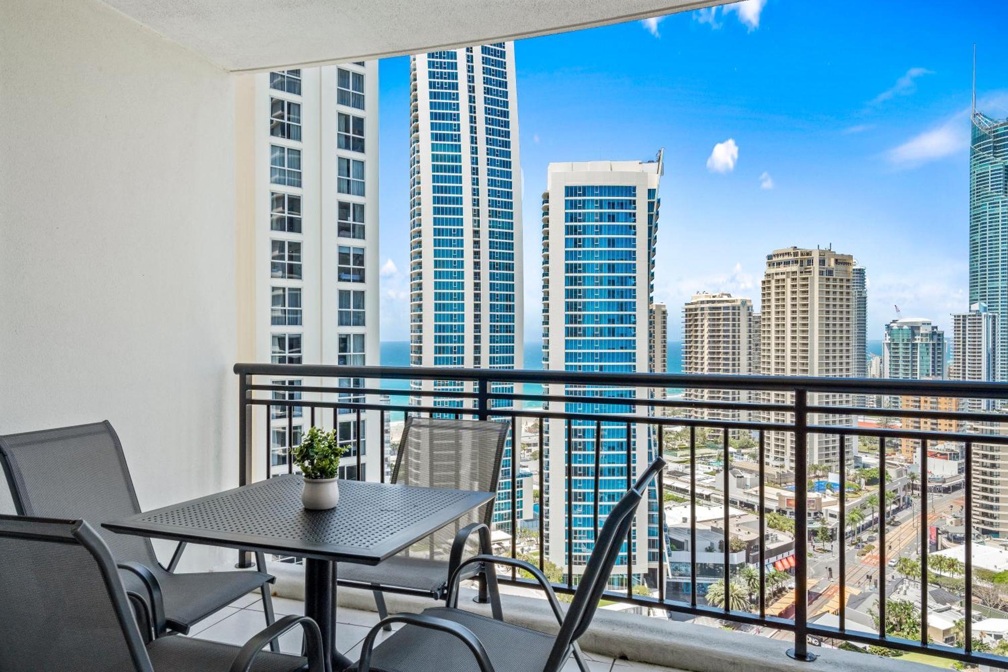 Chevron Renaissance - Self Contained & Privately Managed Apartments โกลด์โคสต์ ภายนอก รูปภาพ